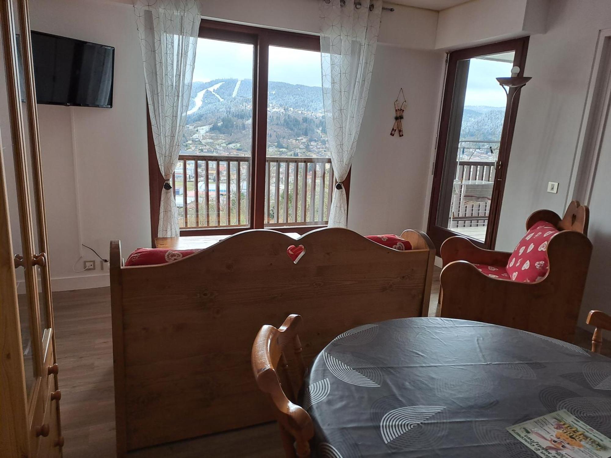 Appartement Residence Les Dryades Avec Vue Montagne Gerardmer Exterior photo